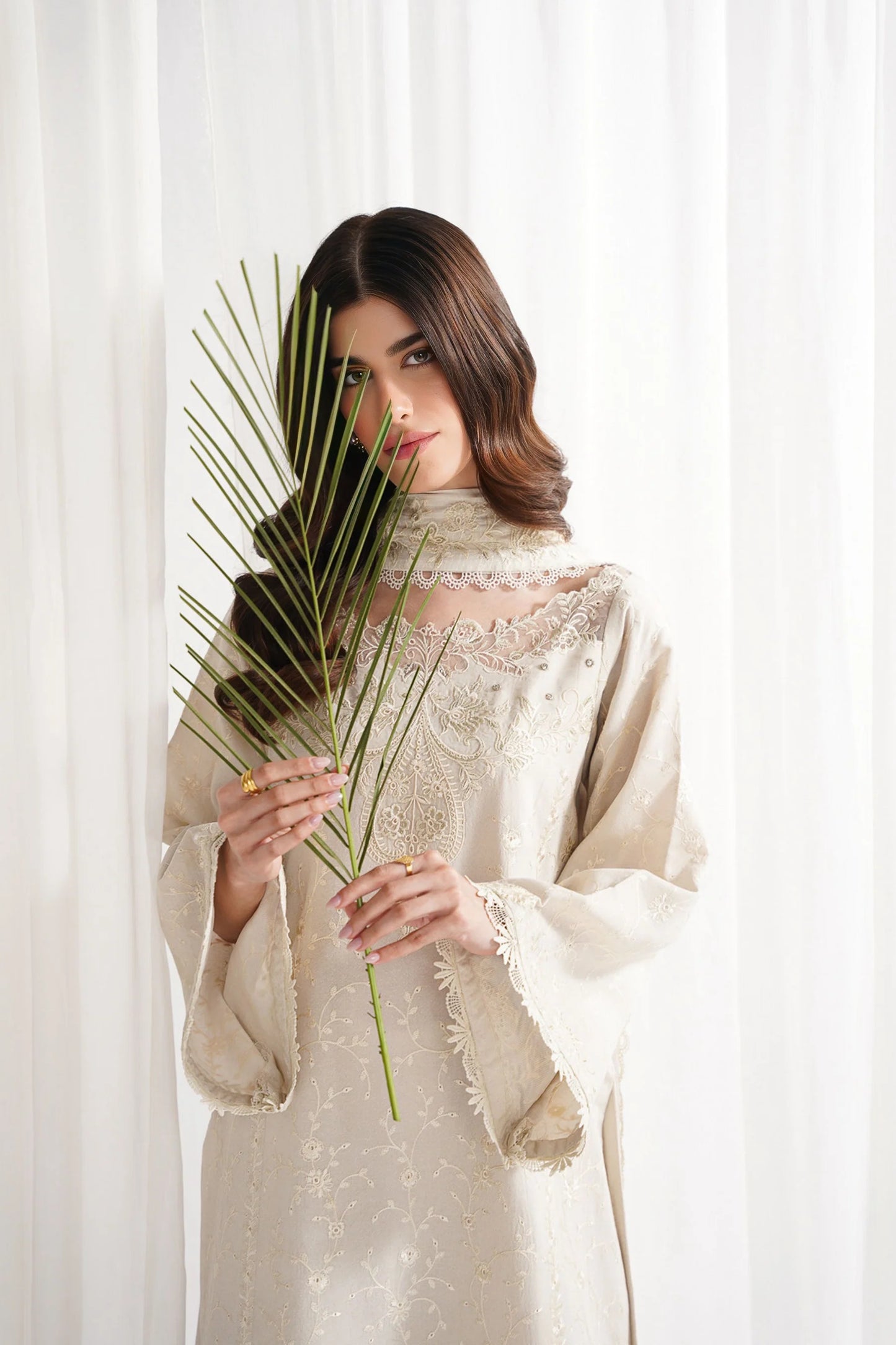 Zaib - Ivory Luxury Emroidered 3PCS Set (Ready To Wear)