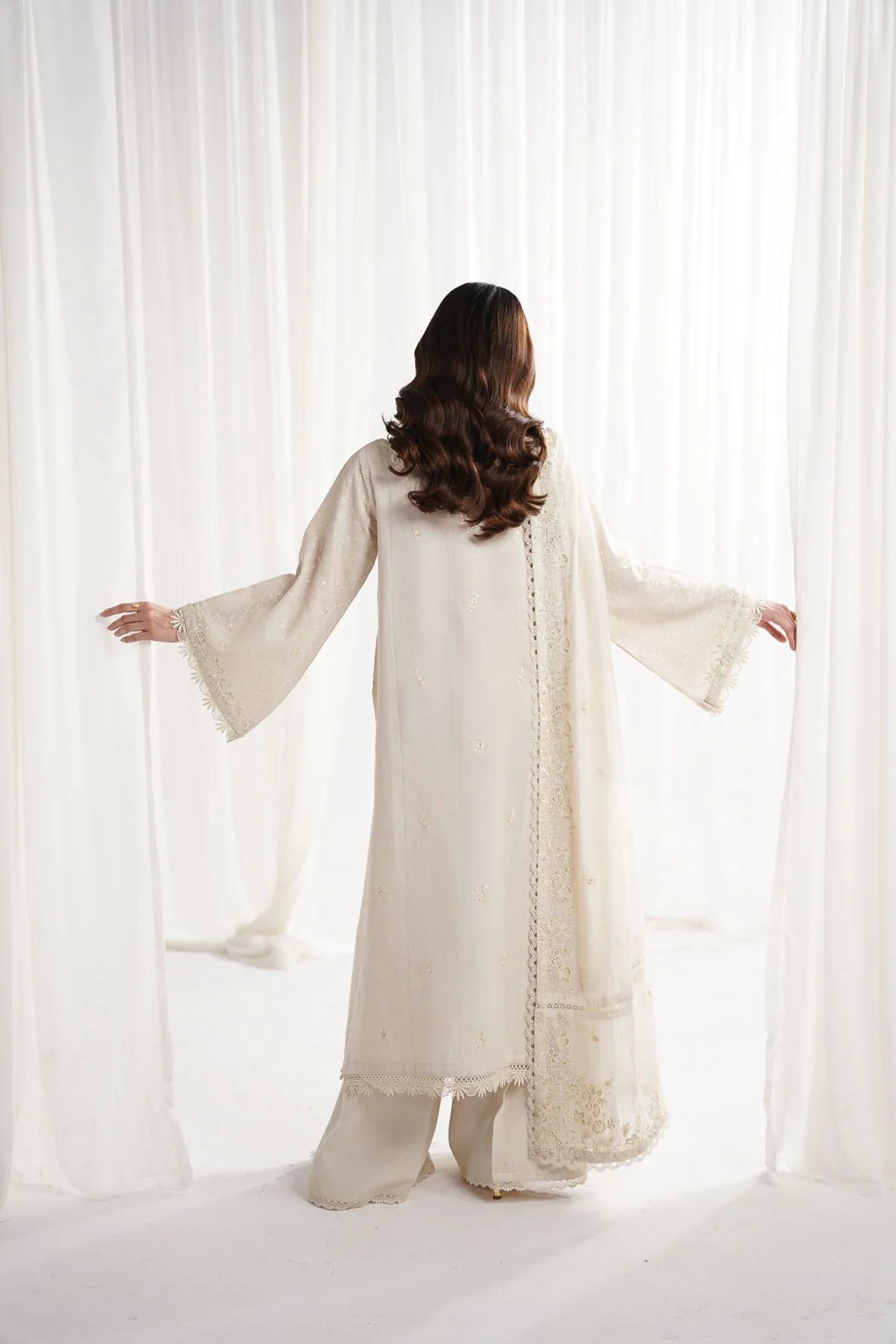 Zaib - Ivory Luxury Emroidered 3PCS Set (Ready To Wear)