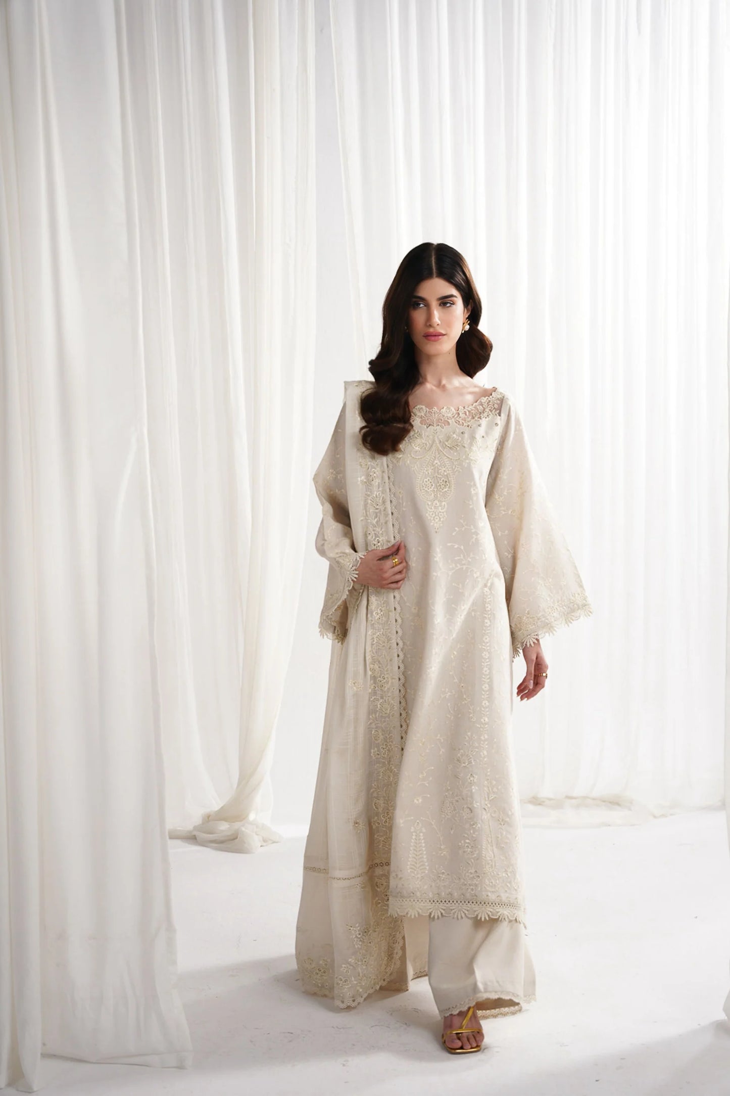 Zaib - Ivory Luxury Emroidered 3PCS Set (Ready To Wear)