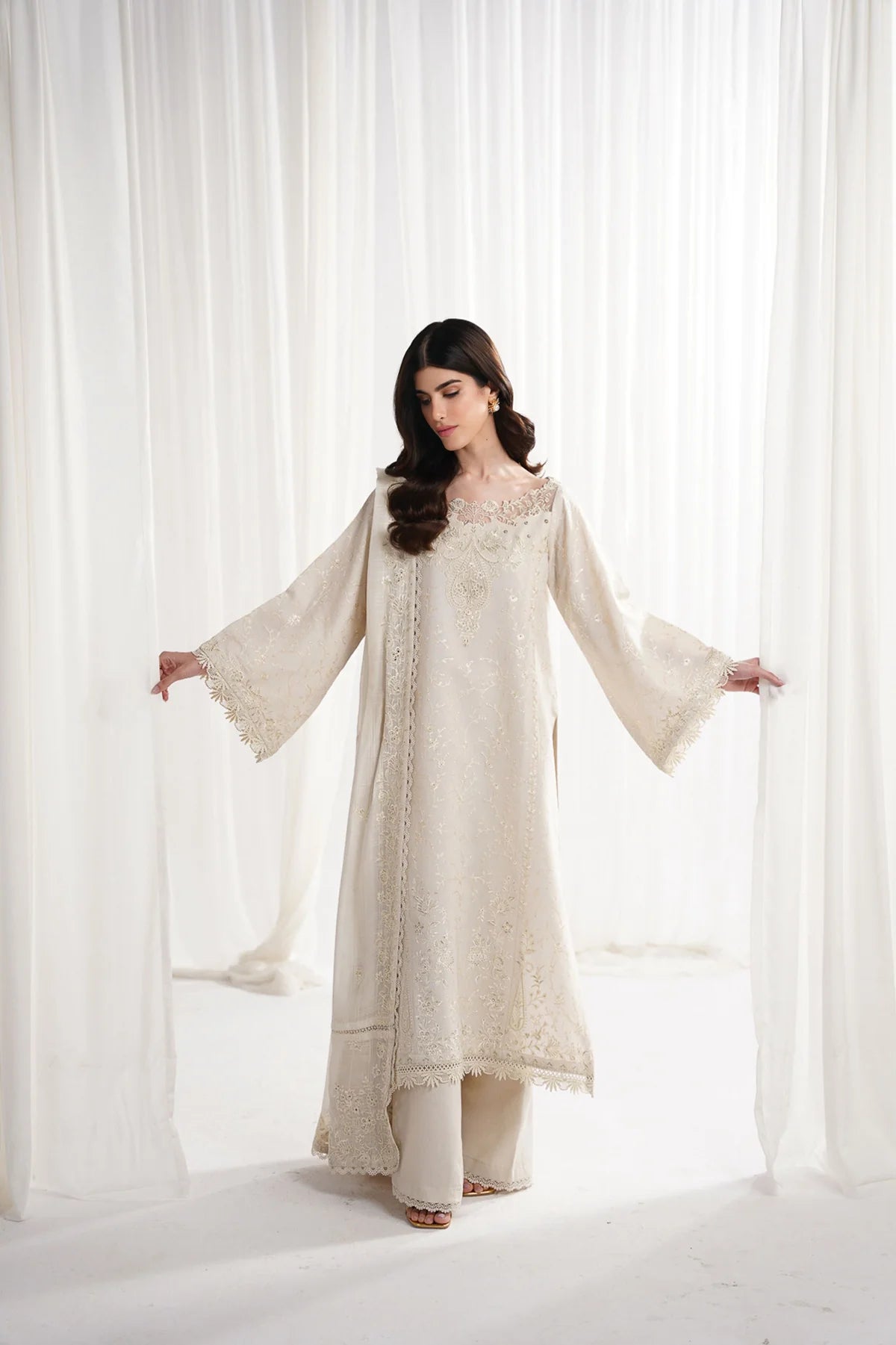 Zaib - Ivory Luxury Emroidered 3PCS Set (Ready To Wear)